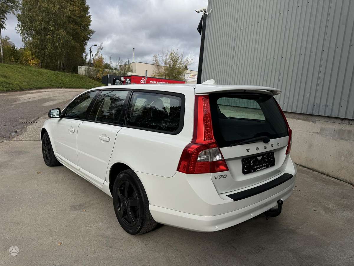 Volvo V70 2009 — салон