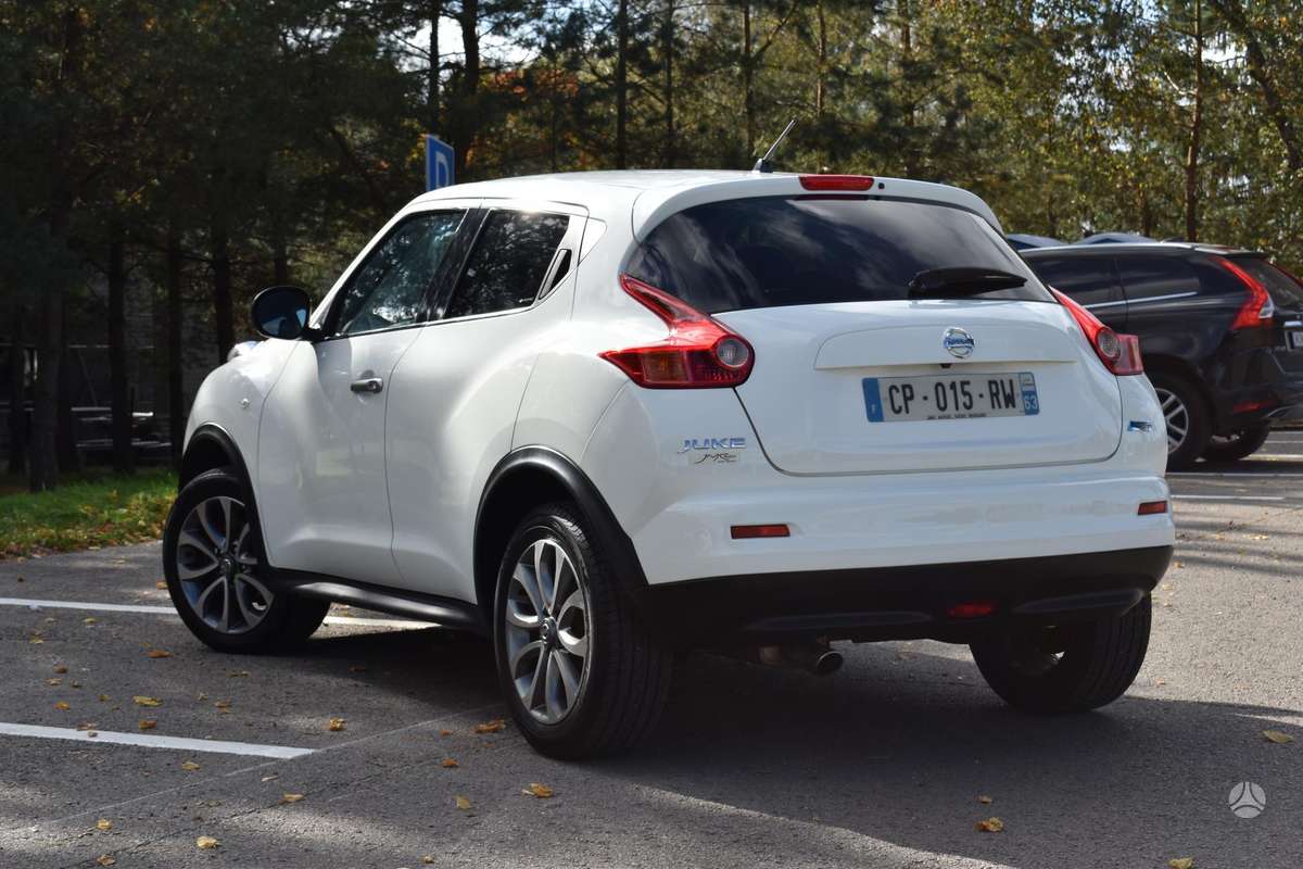Nissan Juke 2013 — rear view