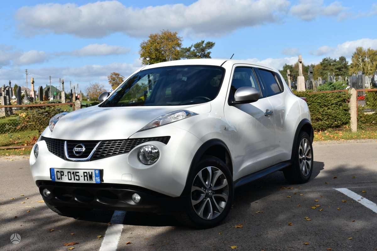 Nissan Juke 2013 — interior