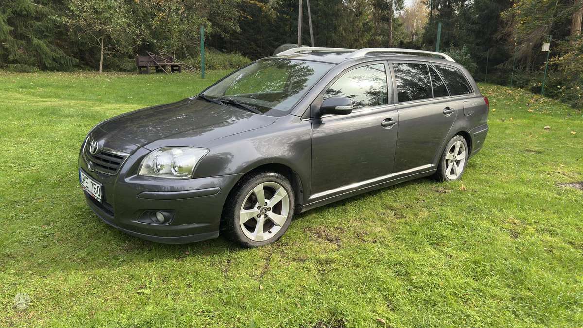 Toyota Avensis 2007 — вигляд ззаду