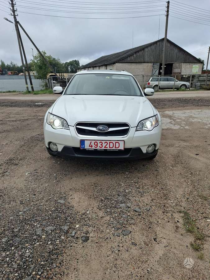 Subaru Outback 2006 — вигляд ззаду