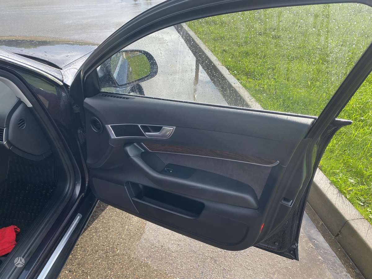 Audi A6 2010 — photo 13