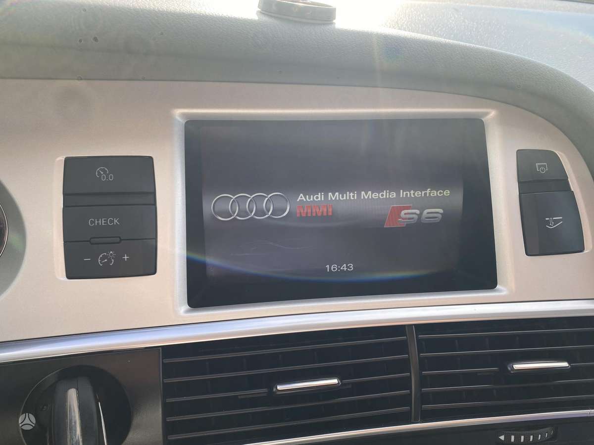 Audi A6 2010 — photo 19