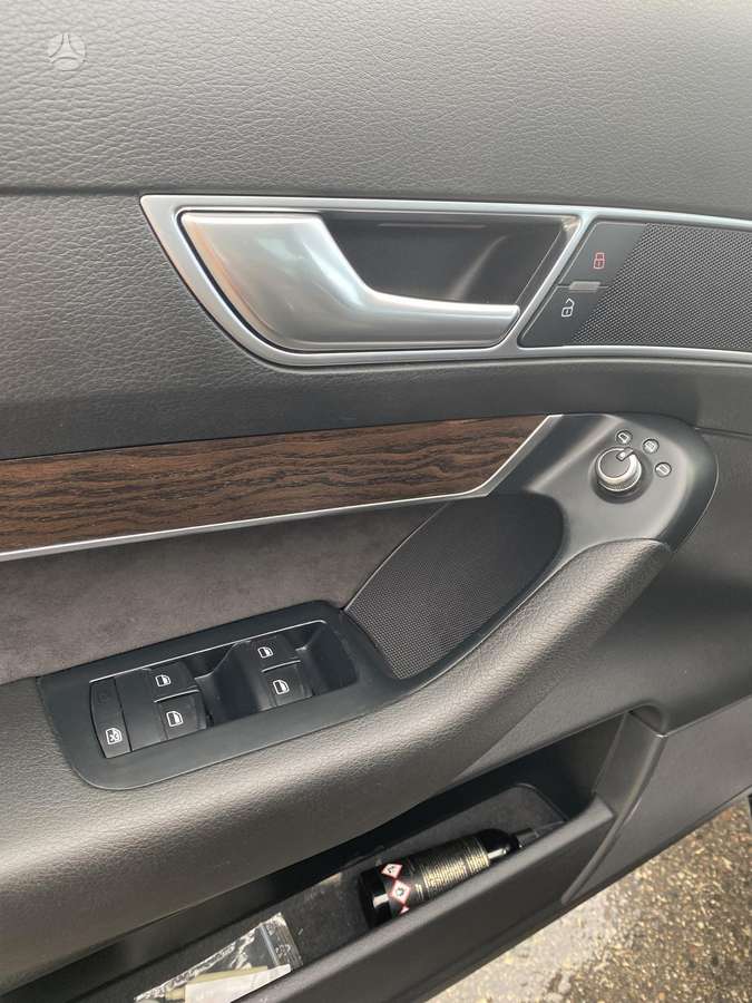 Audi A6 2010 — photo 9