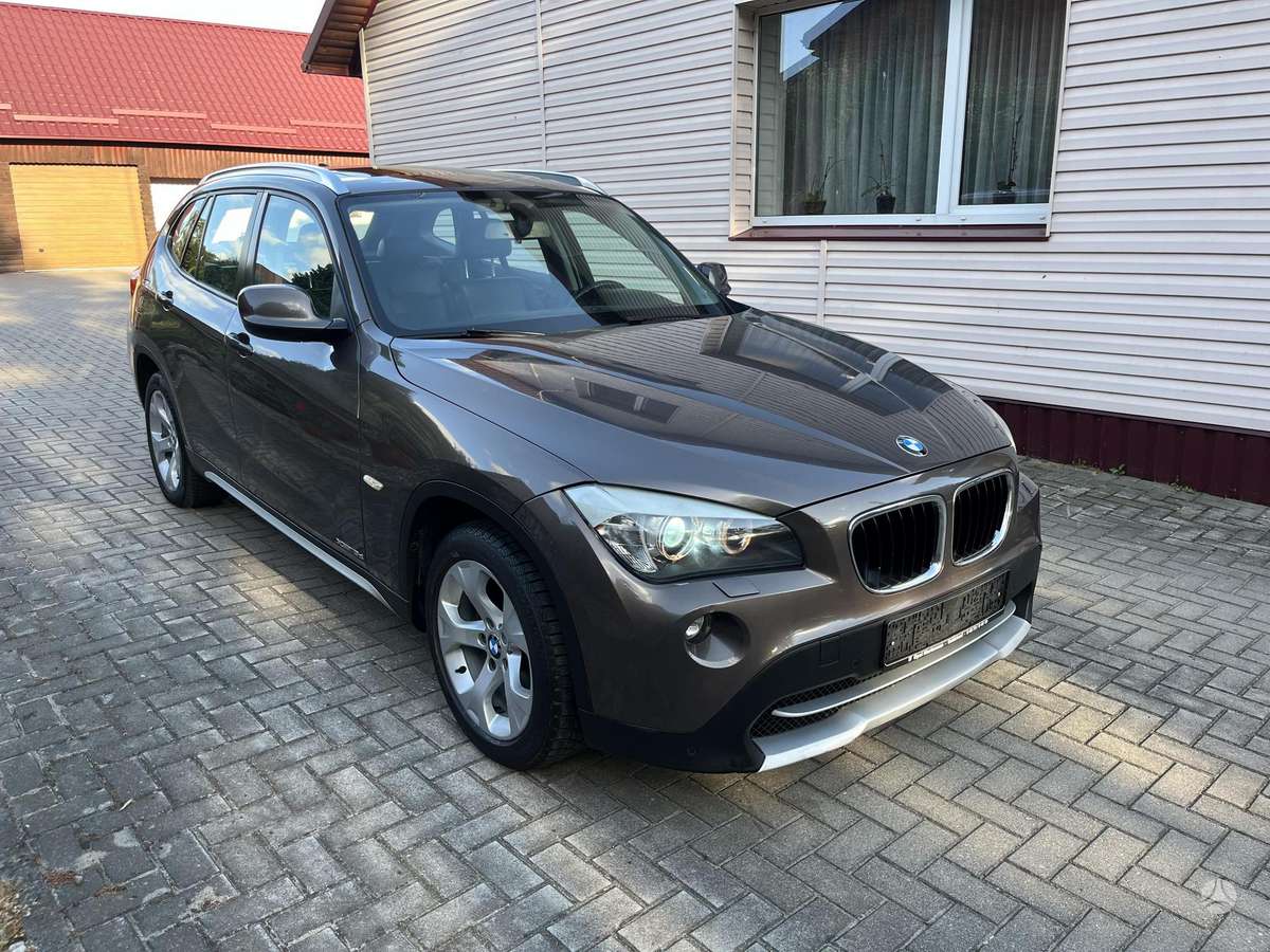 BMW X1 2010 — салон