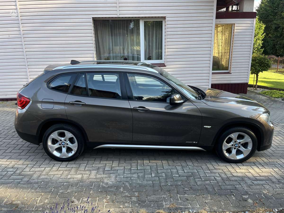 BMW X1 2010 — двигун 1995 cm³, 143 HP (105kW)