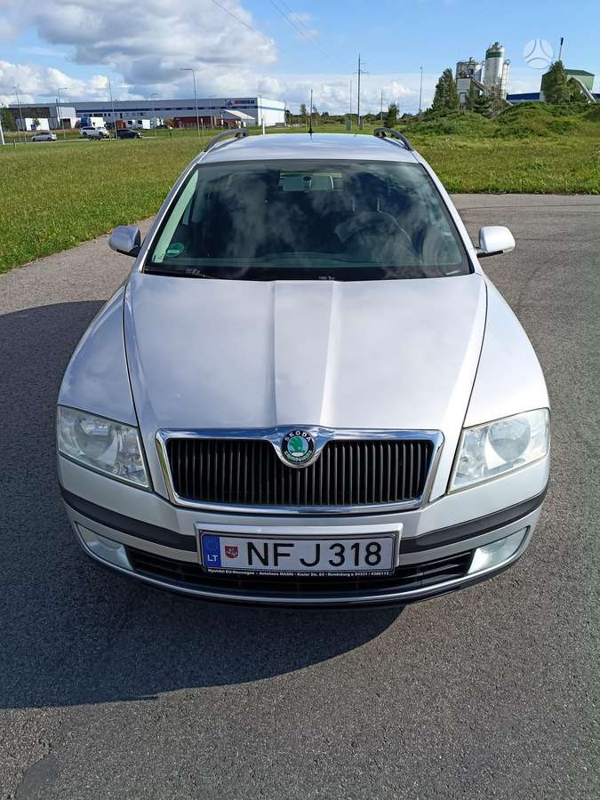 Skoda Octavia 2007 — rear view