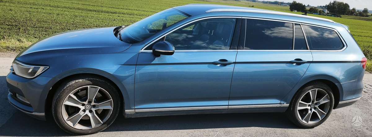 Volkswagen Passat 2015 — rear view