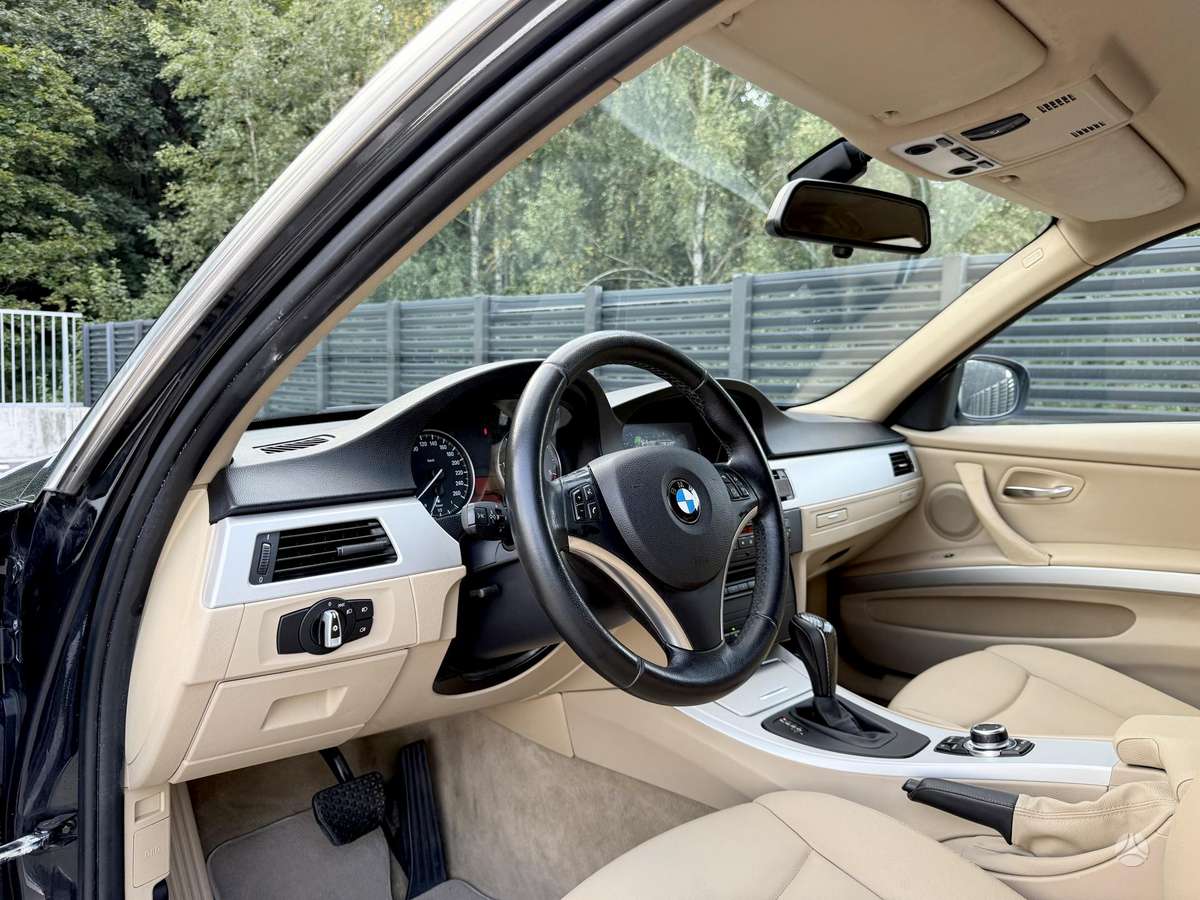BMW 325 2010 — photo 11