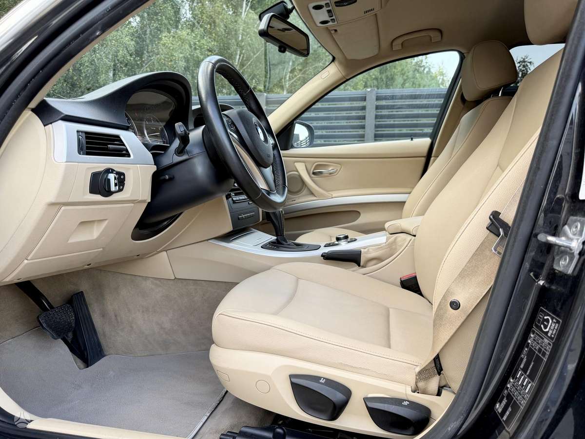BMW 325 2010 — photo 12