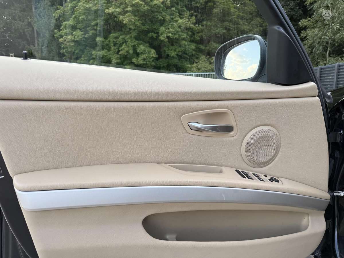 BMW 325 2010 — photo 9