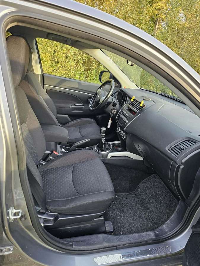 Mitsubishi ASX 2011 — photo 11