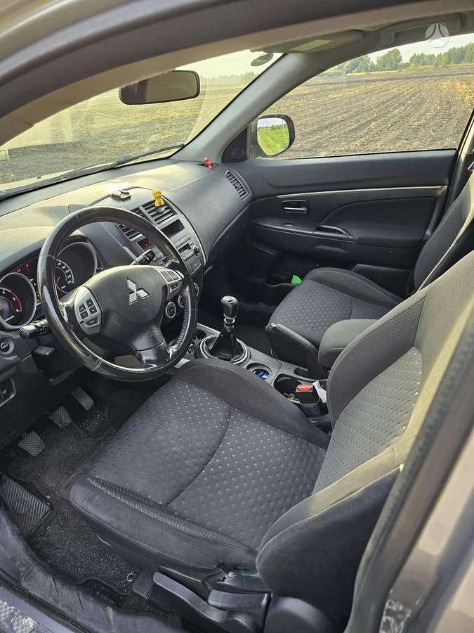 Mitsubishi ASX 2011 — interior