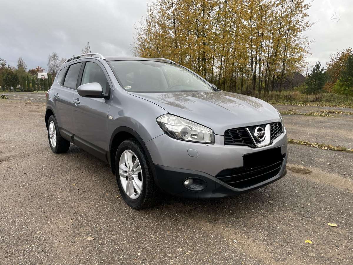 Nissan Qashqai+2 2010 — салон