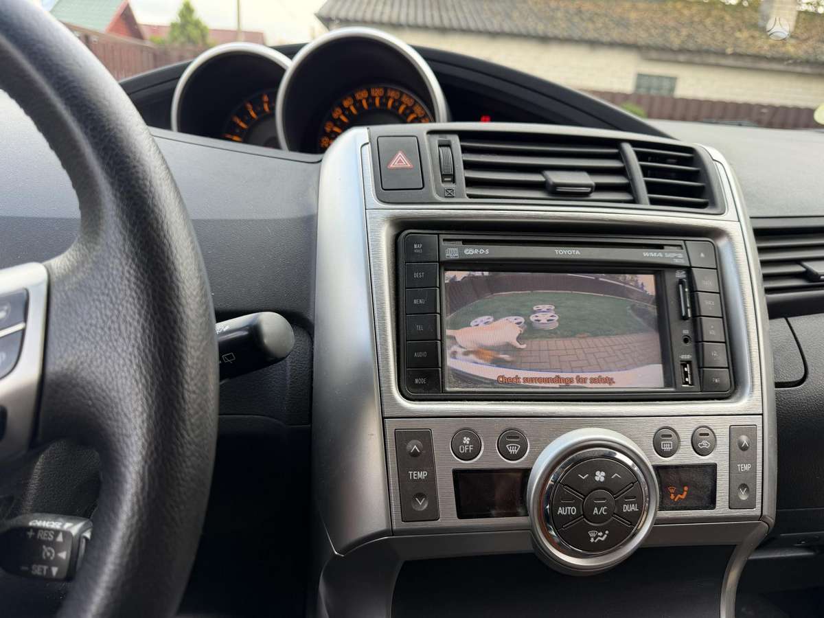 Toyota Verso 2011 — photo 10