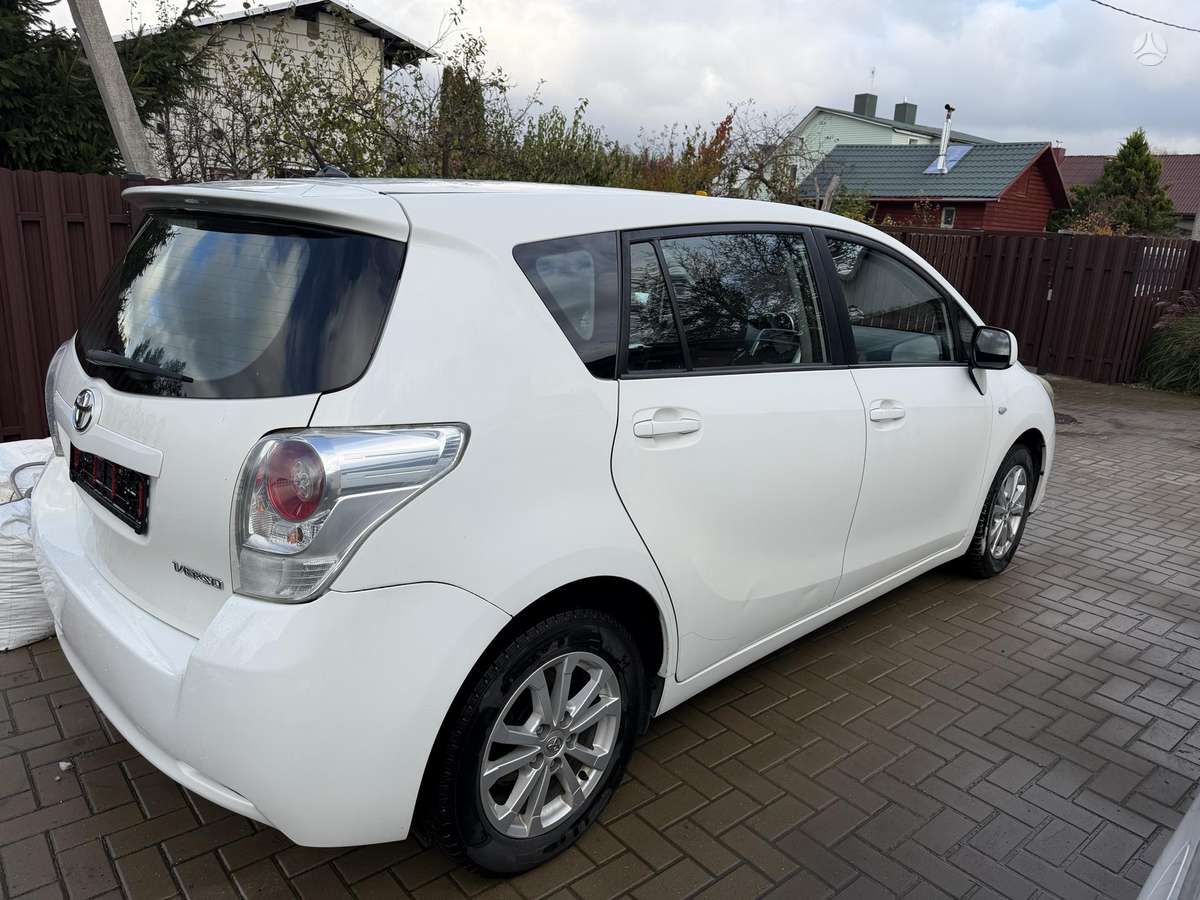 Toyota Verso 2011 — photo 12