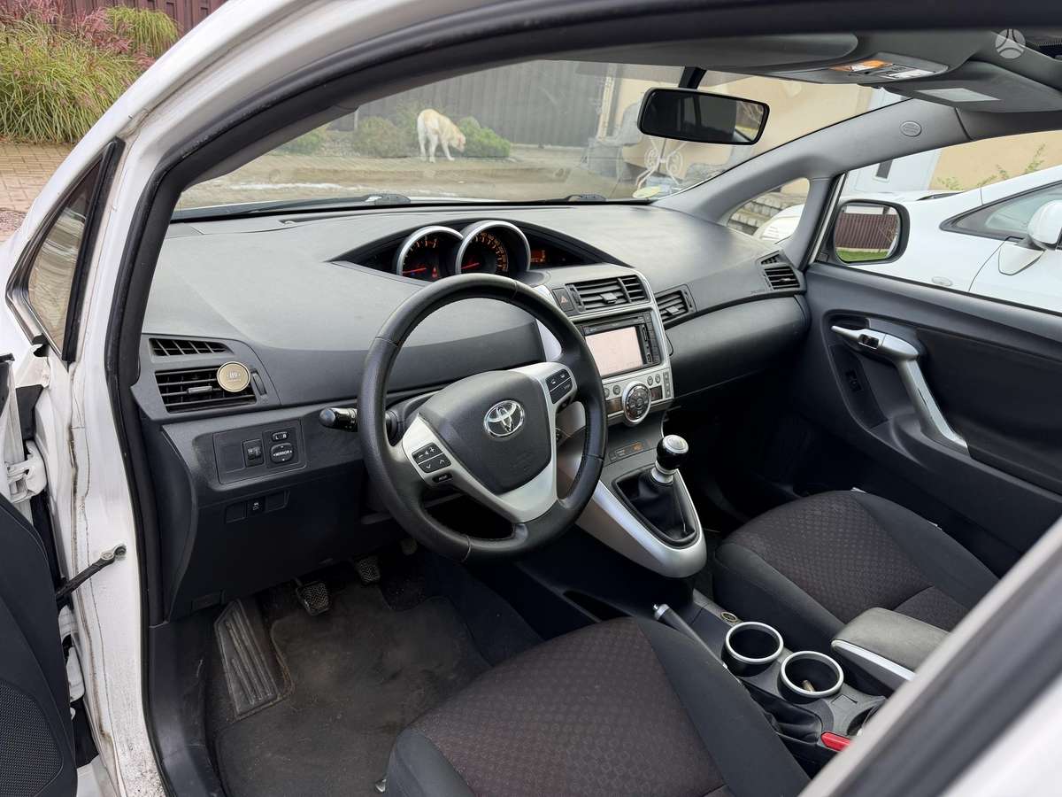 Toyota Verso 2011 — photo 13