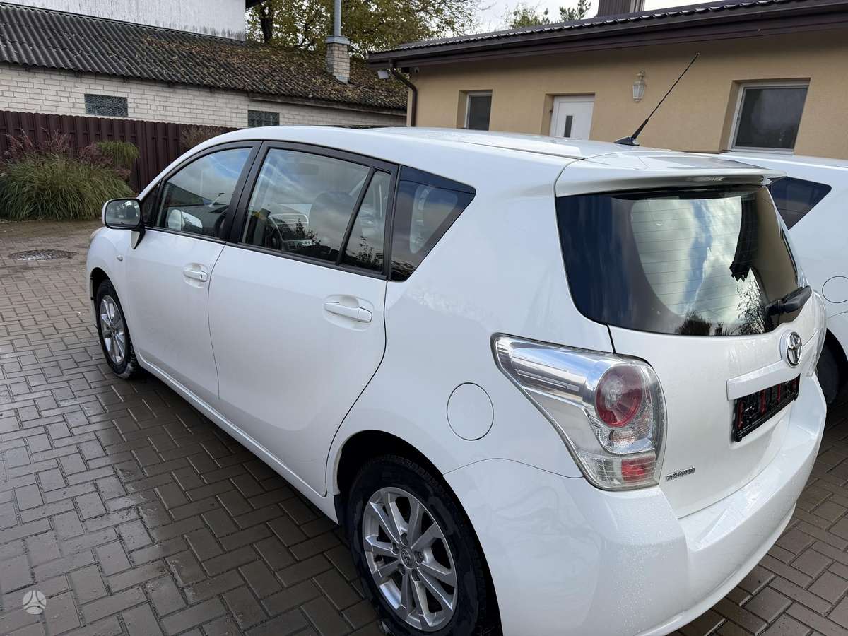 Toyota Verso 2011 — photo 8