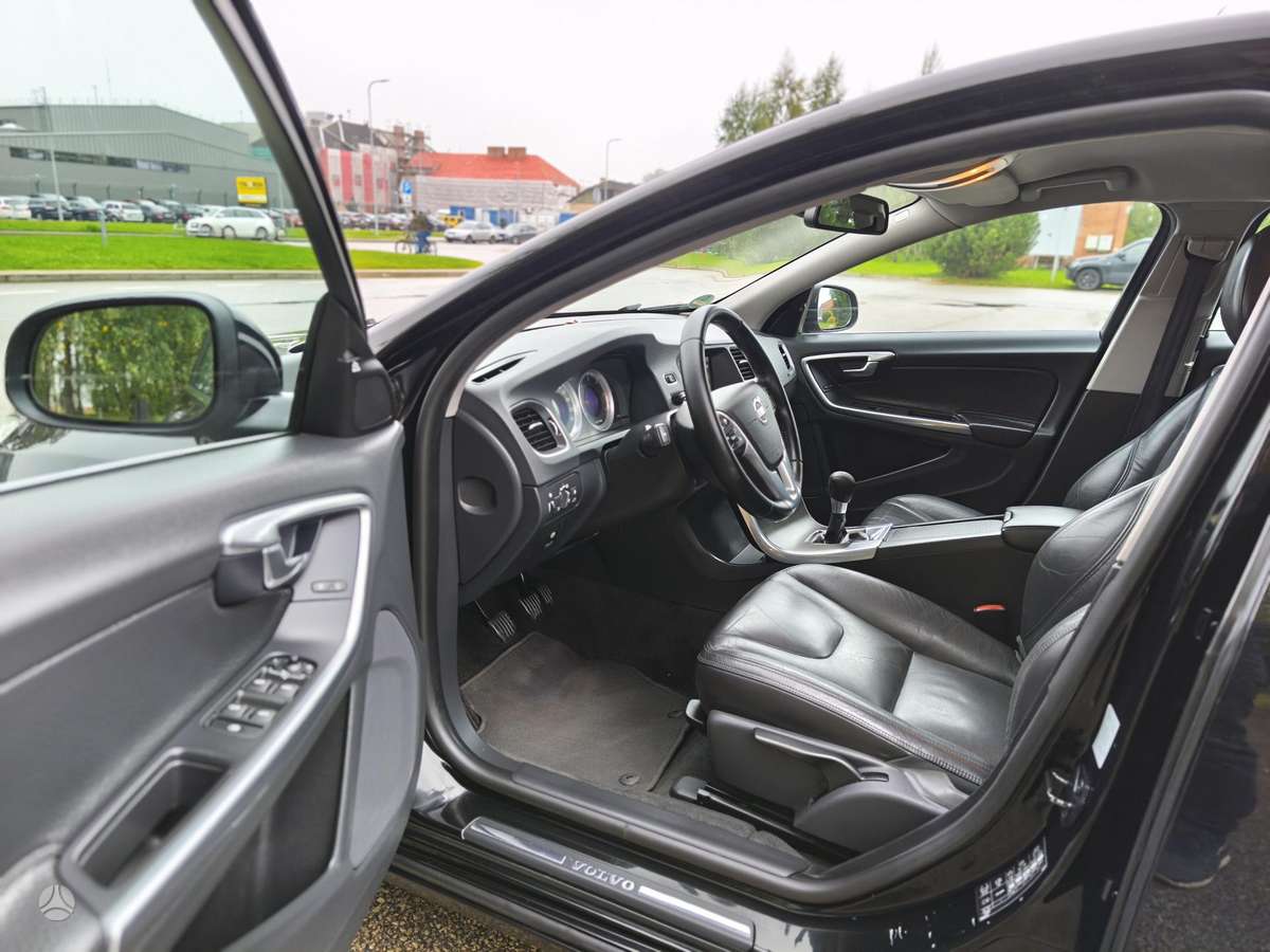 Volvo V60 2013 — photo 11
