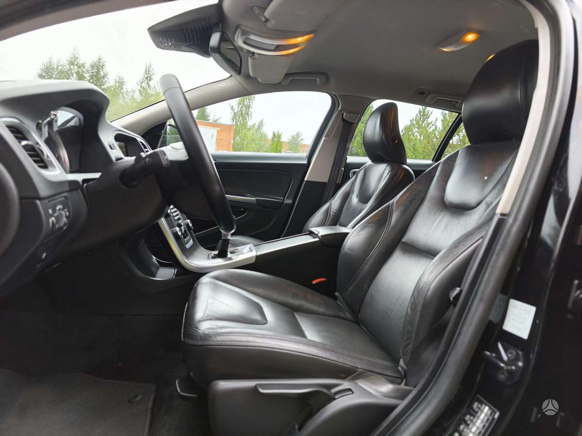 Volvo V60 2013 — photo 12