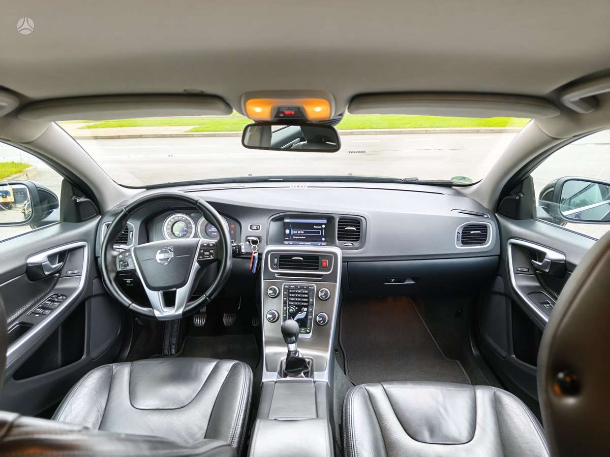 Volvo V60 2013 — photo 13