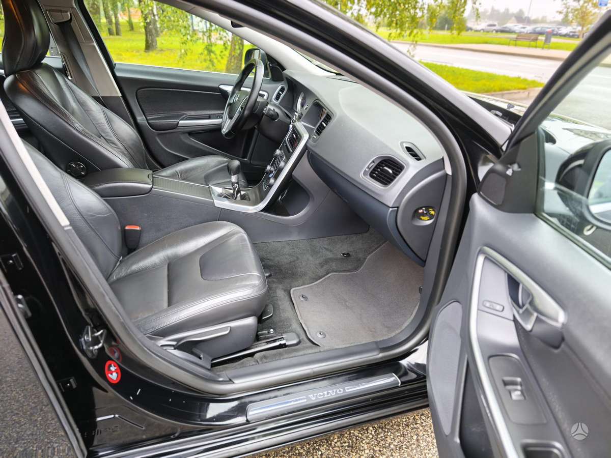 Volvo V60 2013 — photo 14