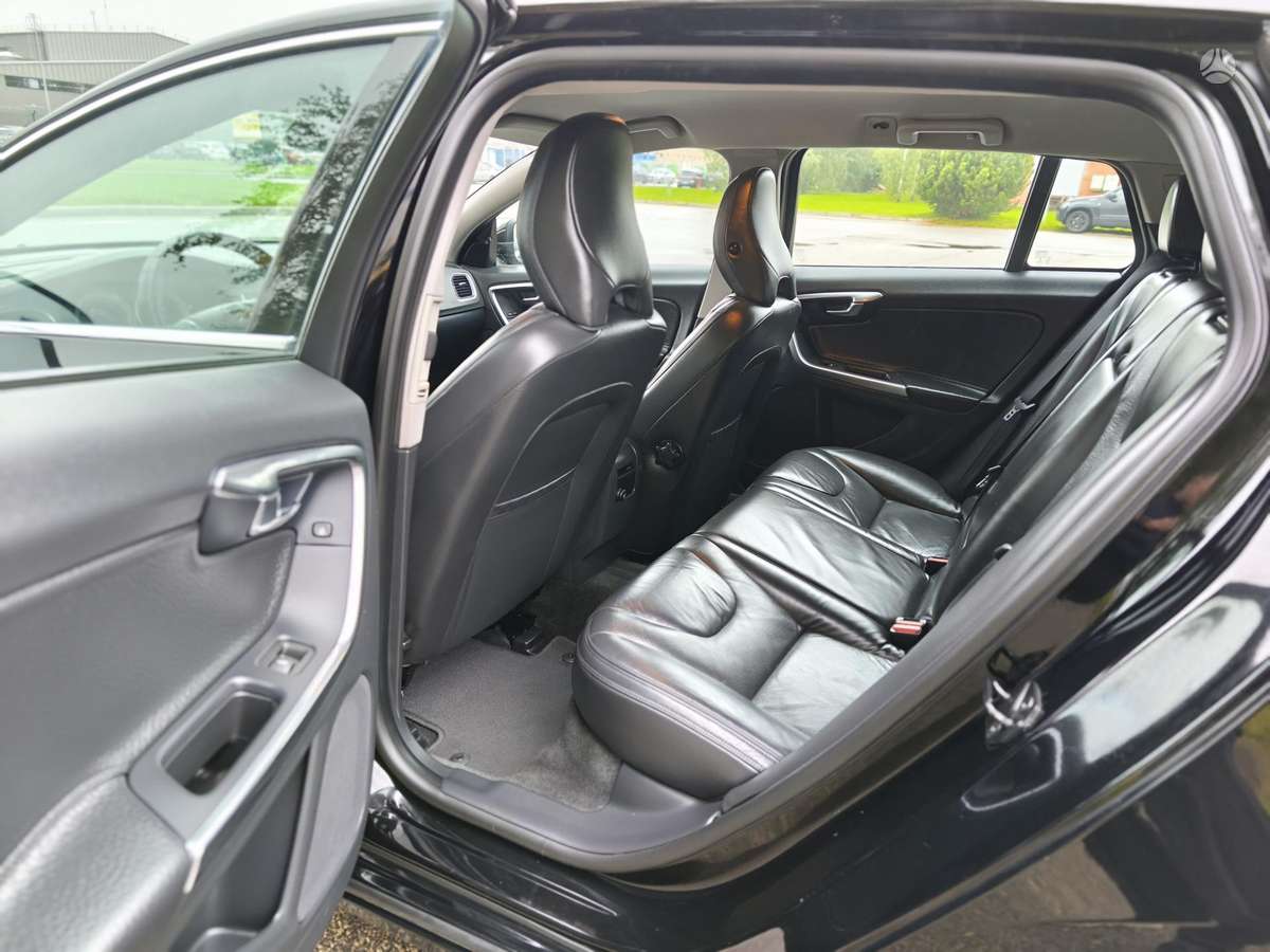 Volvo V60 2013 — photo 15