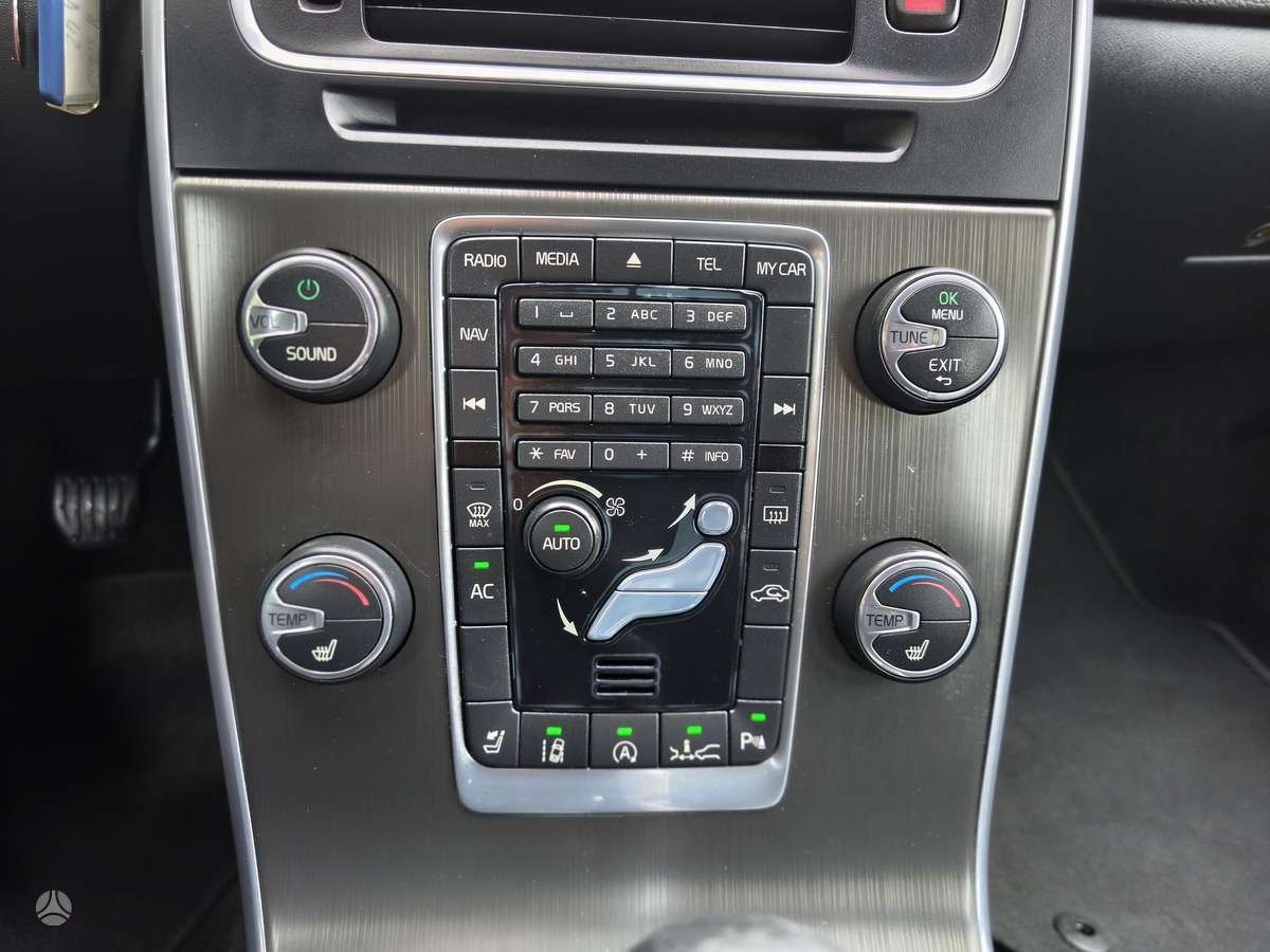 Volvo V60 2013 — photo 16