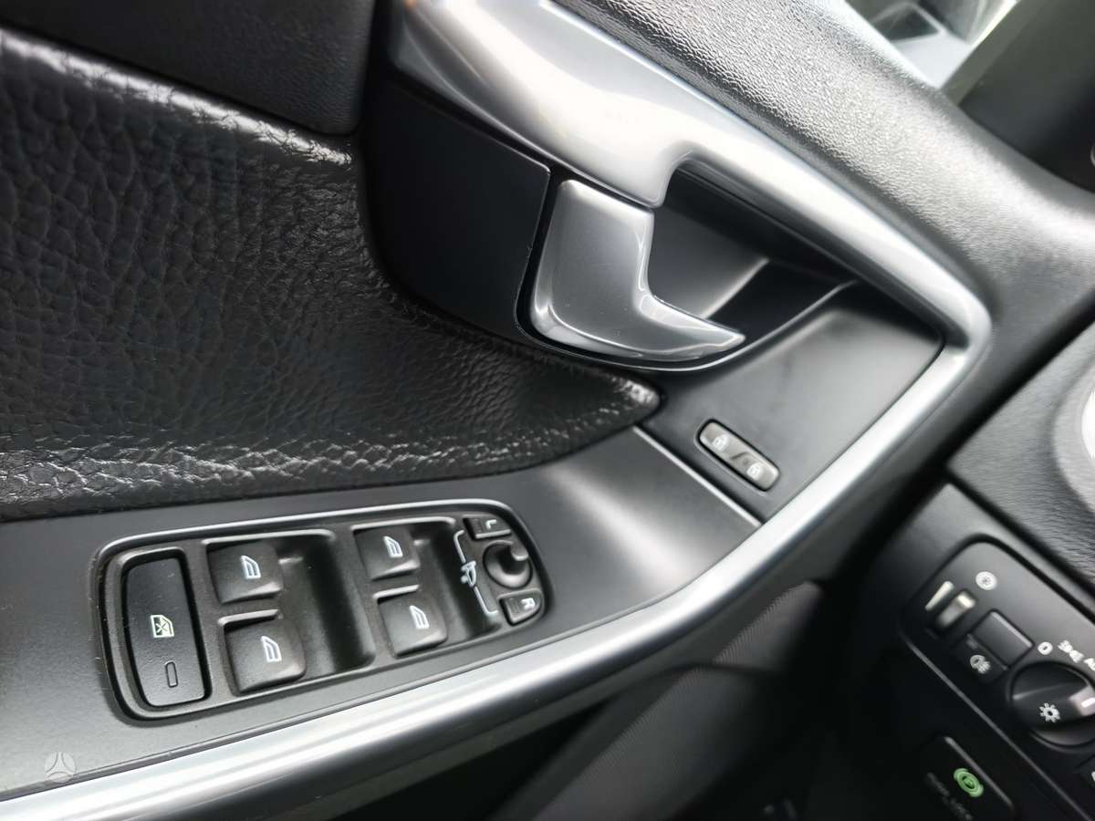 Volvo V60 2013 — photo 17