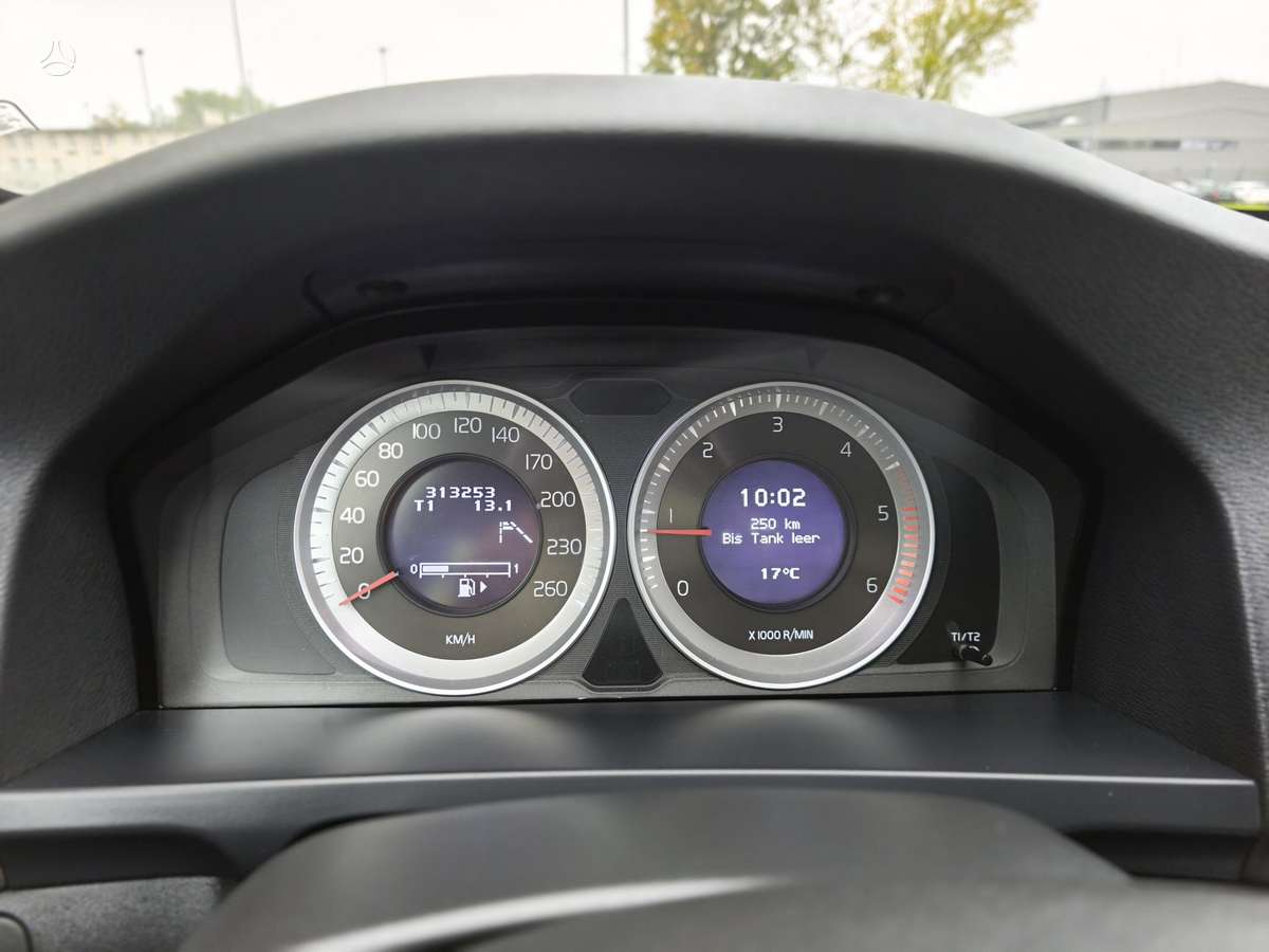Volvo V60 2013 — photo 18