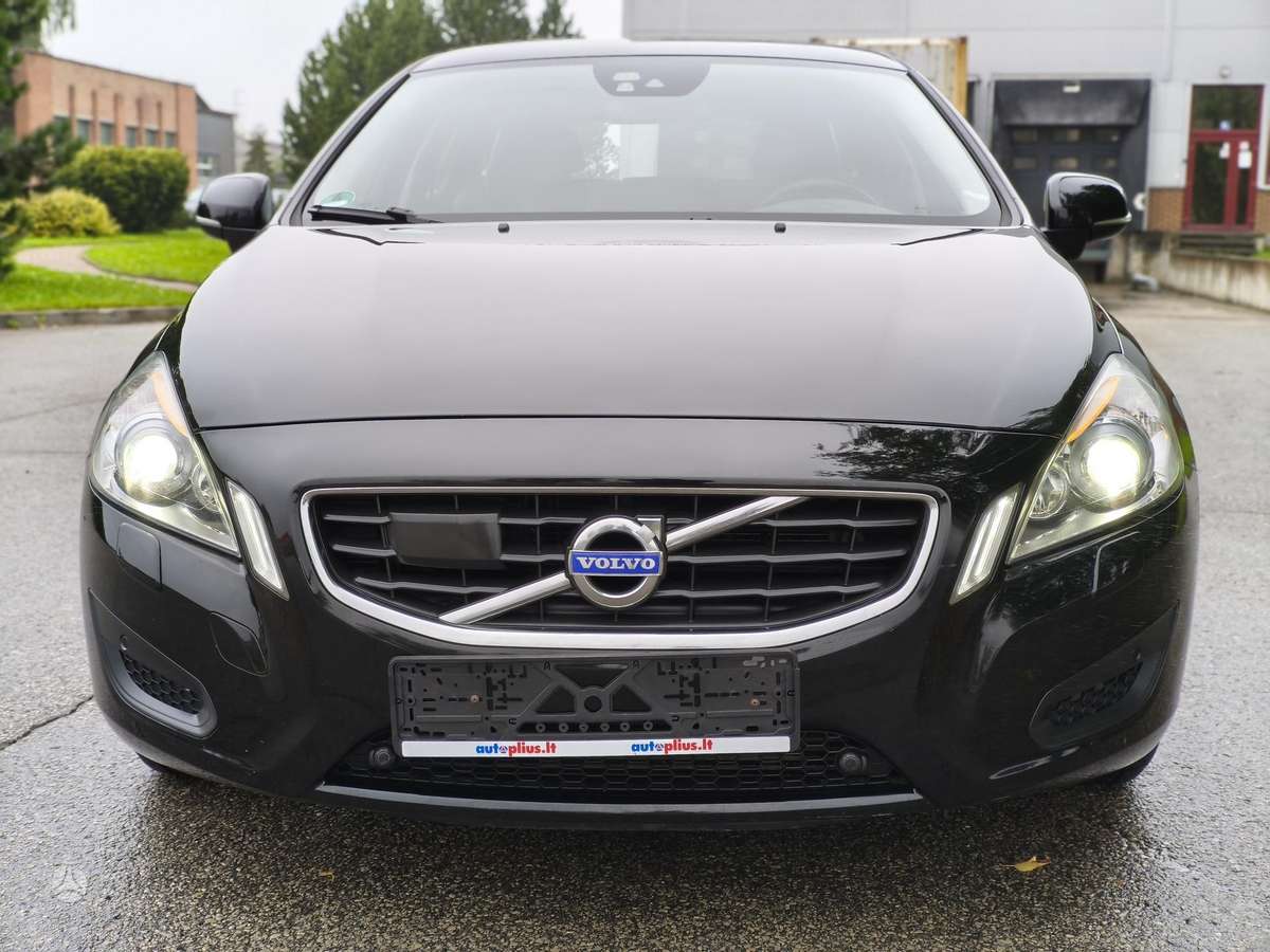 Volvo V60 2013 — rear view