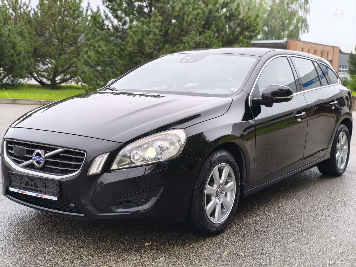 Volvo V60 2013 — interior