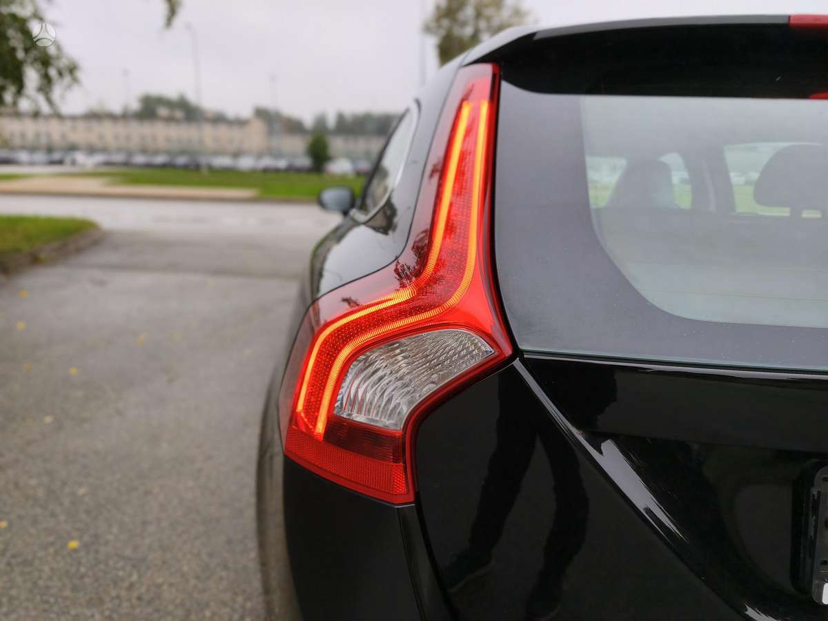 Volvo V60 2013 — photo 9