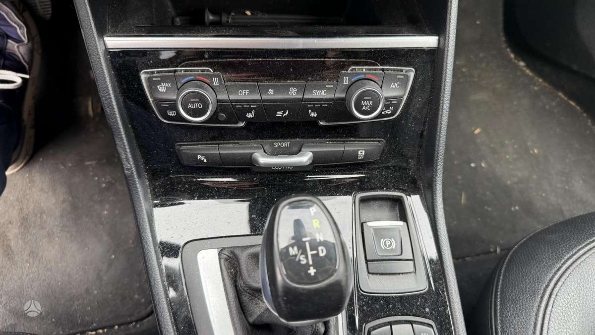 BMW 218 2015 — photo 14