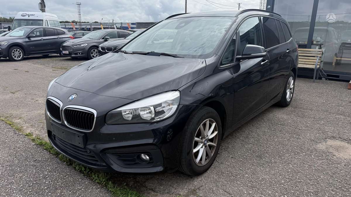 BMW 218 2015 — interior