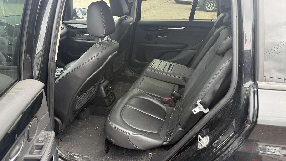 BMW 218 2015 — photo 9