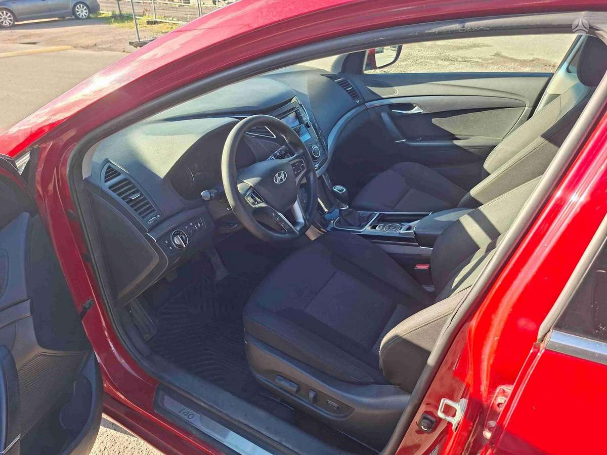 Hyundai i40 2013 — engine 1591 cm³, 135 HP (99kW)