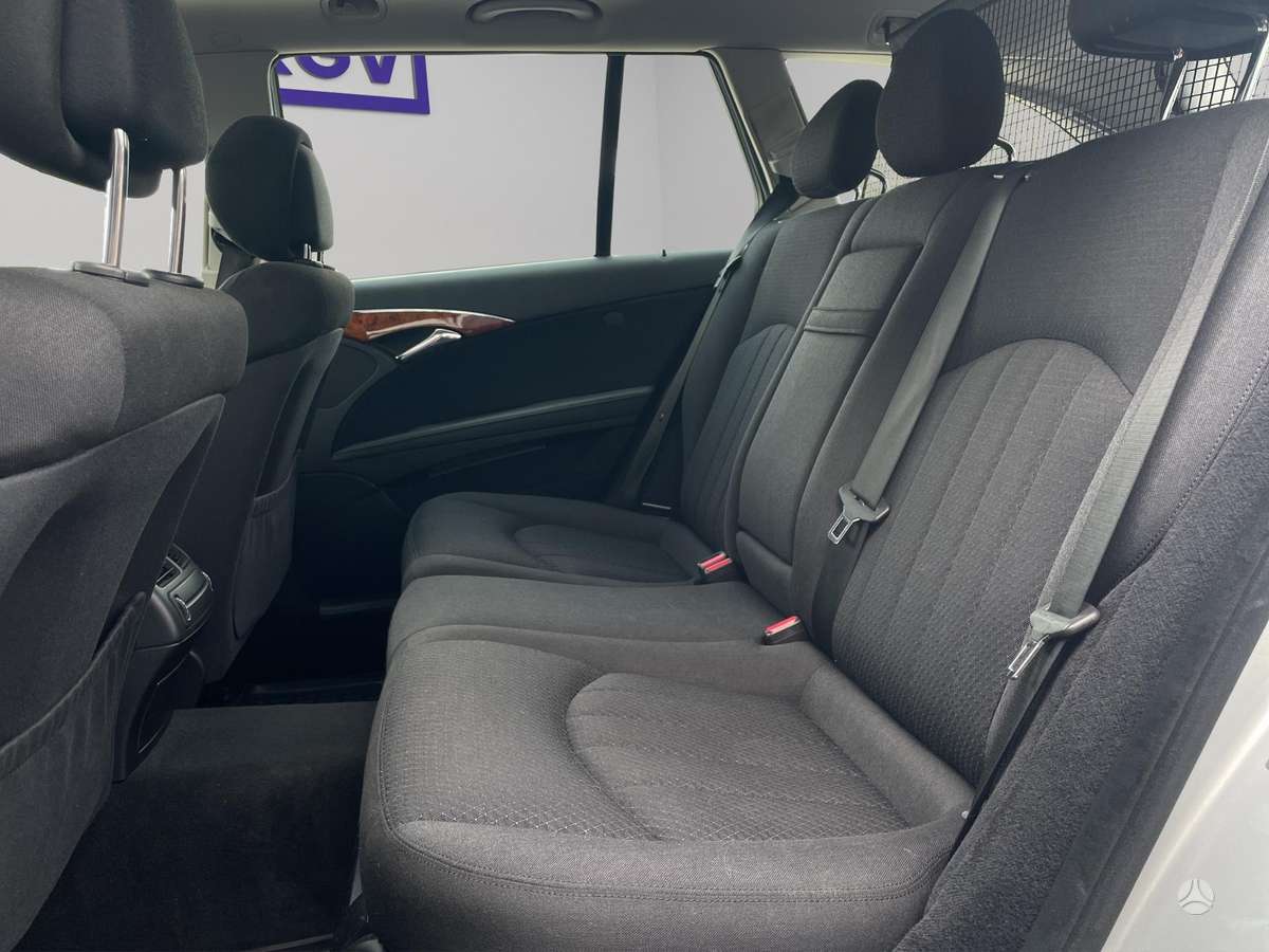 Mercedes-Benz E220 2008 — photo 12