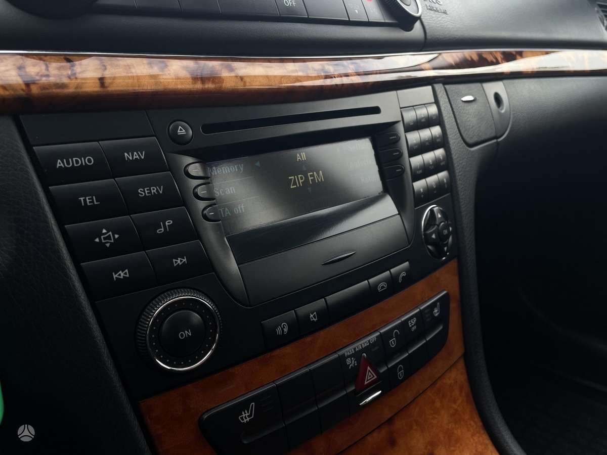 Mercedes-Benz E220 2008 — photo 18