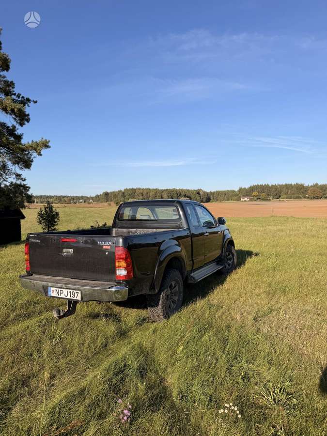 Toyota Hilux 2008 — engine 2494 cm³, 120 HP (88kW)
