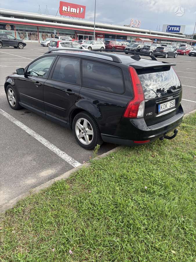 Volvo V50 2008 — rear view