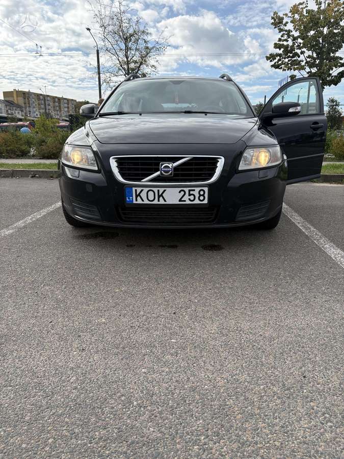 Volvo V50 2008 — interior
