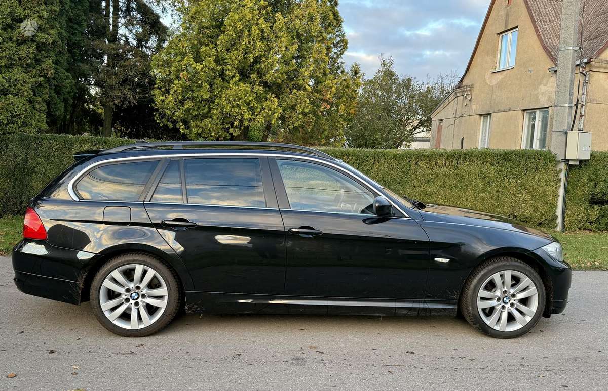 BMW 325 2009 — двигун 2993 cm³, 197 HP (145kW)