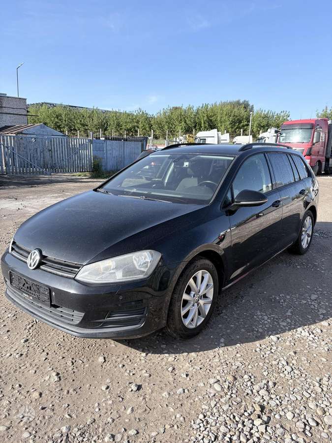 Volkswagen Golf 2014 — салон