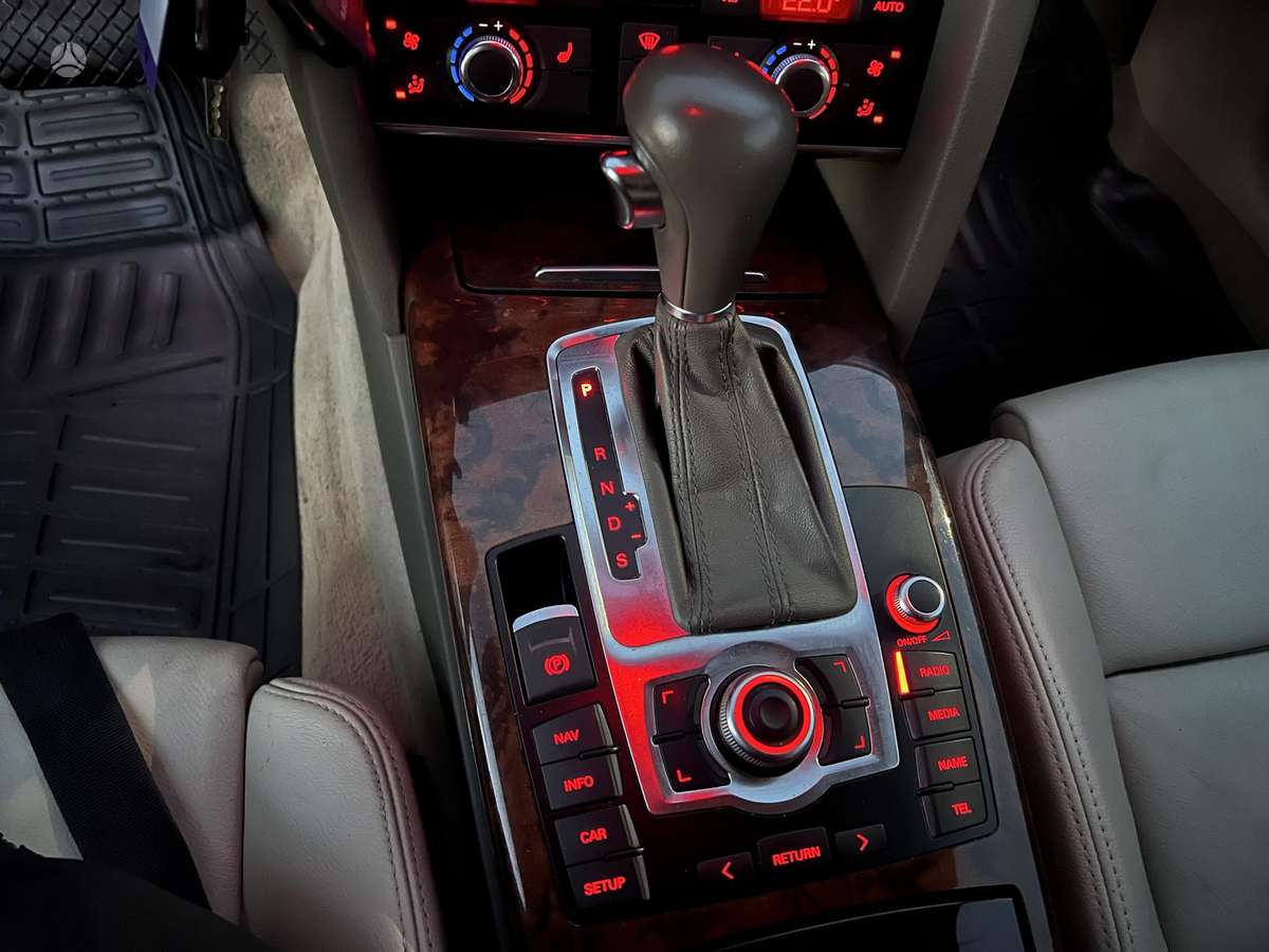 Audi A6 2009 — photo 24