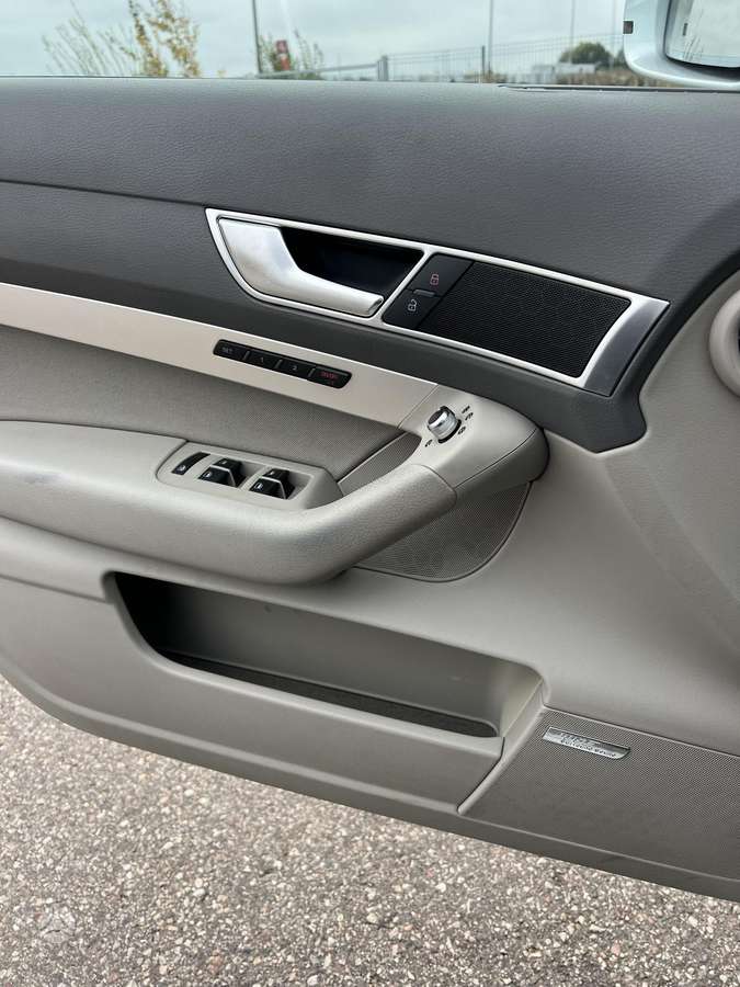 Audi A6 2010 — photo 12