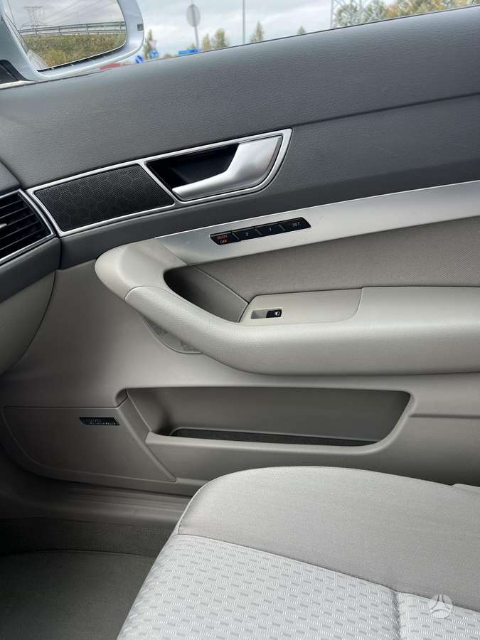 Audi A6 2010 — photo 13