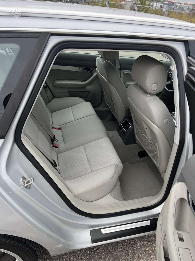 Audi A6 2010 — photo 15