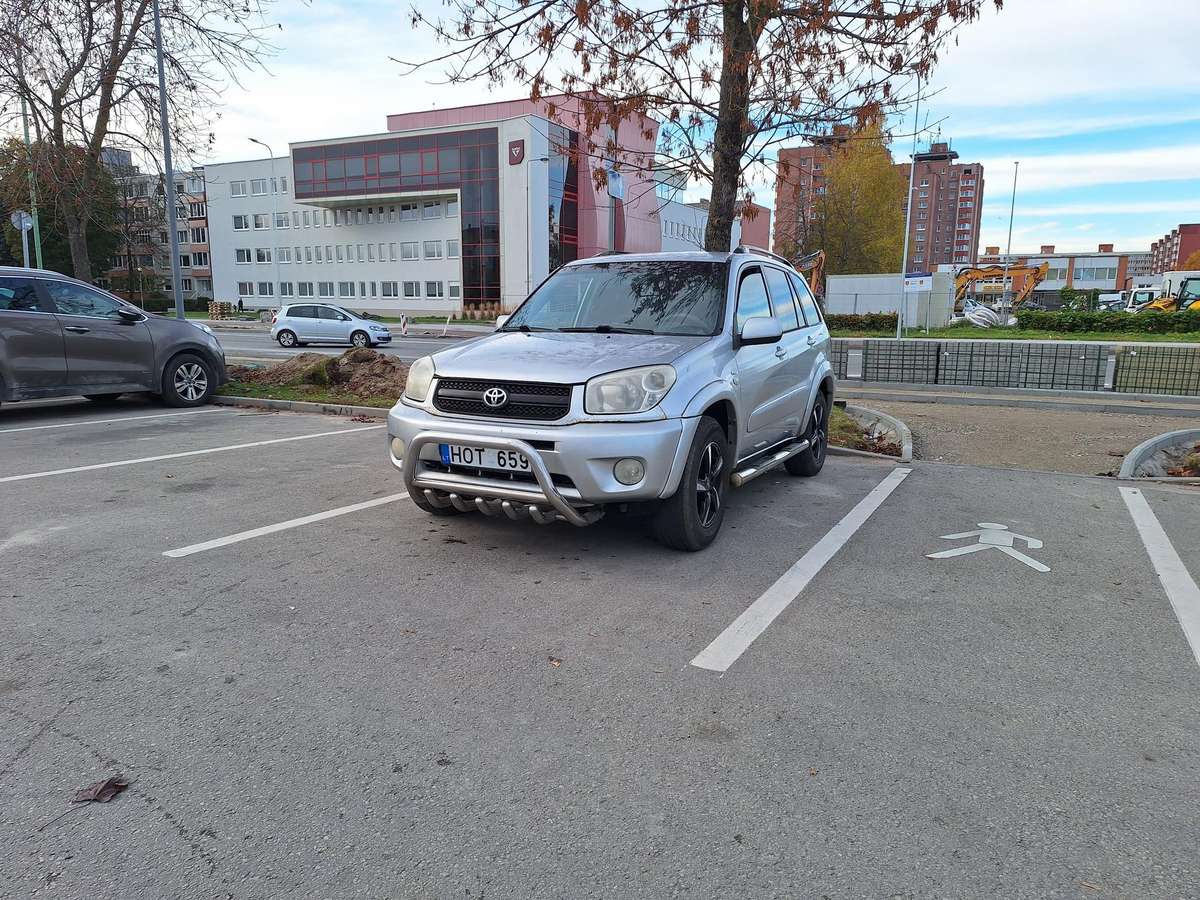 Toyota RAV4 2004 — авто для ЗСУ з Європи