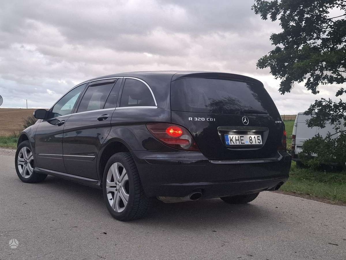 Mercedes-Benz R320 2006 — rear view